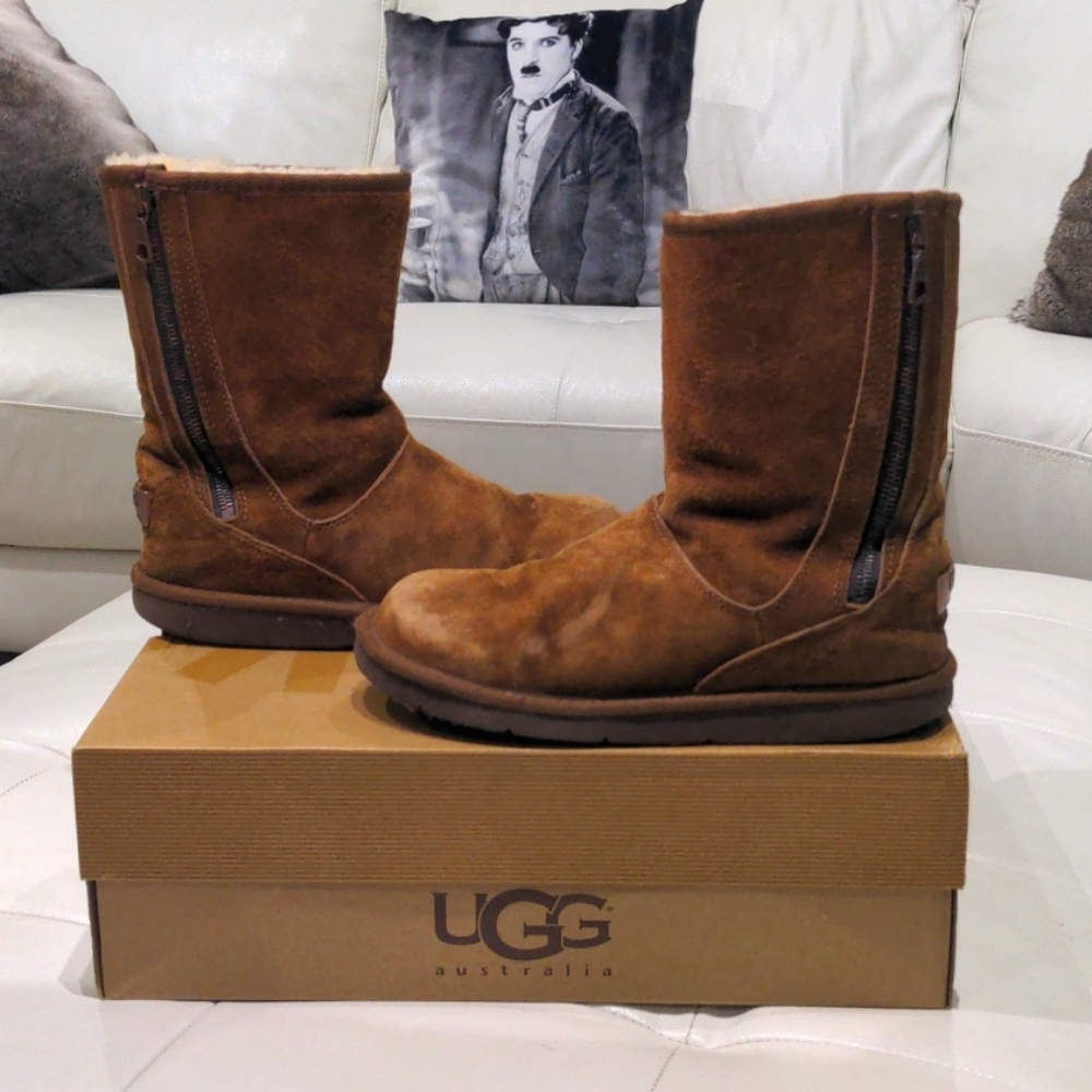 UGG Australia Women's Mayfaire Boot Size US 7